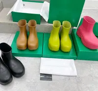 مصمم أمطار أحذية النساء مستديرة إصبع القدم مقاوم للماء دافئ في الكاحل بوتاس أنثى شتاء حلوى ألوان أحذية الثلج