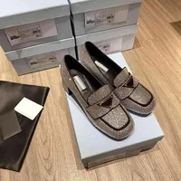 2022 Woman Business Formele loafer mode kleding schoenen trouwfeest goede kwaliteit volledige diamant slip-on gesloten ronde teen solid