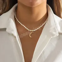 Perlenperlenkette mit Mondanhänger Halskette für Frauen modische Perlen kurzer Halsketten trendy Schmuck für Nackenkragen