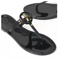 2022 Designer -Sandalen Slipper für Frauen Damen ausgehöhlte Muster Flats Low Heels Pantoffeln Trend Luxe -Slides Gummi -Flip Flops Outdoor Beachschuhe mit Kasten
