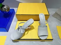 Donne 2022 Spring Summer Sandals Sandals Sandals Leather Classic Scarpe a forma di tallone Design del marchio con marchio di alta qualità