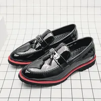 로퍼 신발 남자 남성 남자 pu 솔리드 로우 힐 티셀 장식 패션 클래식 편안한 비즈니스 캐주얼 신발 DH959