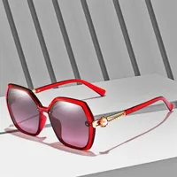 2020 نظارات شمسية جديدة للسيدات للسيدات المصممة الفاخرة مصممة شمسية ، نظارة شمسية كينج رجعية ، نظارات القيادة UV4002361