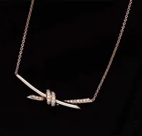V Altın Malzeme Cazibesi Düğüm Şekli Kolye Kolye Elmaslı veya Kadın Nişan Mücevher Hediyesi için Hayır Damga Velet Çantası PS4013A
