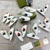Tênis de designer de melhor abelhas da Itália ás bordados tênis bordados em couro bordado e listras verdes de listras interligadas esportes de caminhada branca
