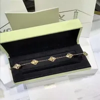 Luxury Clover Fashion Designer Sweet Charm Bracelets for Girls Women Gold Gold Bracelet Wedding Farty Jewelry2480