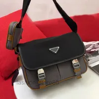 V4no Men Luxurys مصممي الأزياء Crossbody Bag Bagcs Handbags Thread Nylon Can