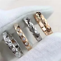 S925 스털링 실버 다이아몬드 밴드 반지를위한 고급스러운 빛나는 크리스탈 스톤 디자이너 링 웨딩 쥬얼리