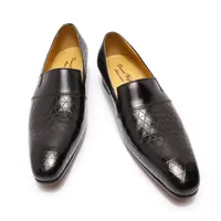Lederlaafer Männer Schuhe Solid Color Classic geprägtes tägliches Bankett Büro Mode All-Match Business Gentleman spitztrendy Schuhe KB285