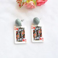Exagérer la carte de poker drôle enveloppe les boucles d'oreilles 3 style acrylique bisa jouant bijouil bien fête de fête personnalité étouffe de boucle d'oreille jqk