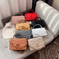 Tanie torebki online 50% zniżki na hurtową damską torbę na pojedyncze ramię ręcznie Lingge Woman Bags