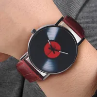 Нарученные часы творческий виниловый дизайн моды Мужчина женские унисекс повседневная ретро -кожаная группа аналоговые сплавы Quartz Watch Watch XFCS Saat Cloc