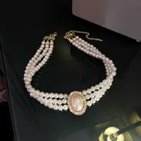 Der elegante leichte Luxus dreischichtige Anhänger Pearl Collar Trend Jewelry Fashion Womans Halskette Party