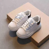 Zapatillas de plataforma para niños de cuero suave zapatillas de moda de verano al aire libre zapatos blancos zapatos escolares de niñas f01144 g220527