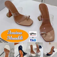 2022 최신 Amina Muaddi Sandals 여성의 원뿔형 힐 하이힐이있는 패션 샌들 Sami 95 PVC Lambskin Leather Sandal 여성 신발 파티 캐주얼 슬라이드 Peep Toe Sliders