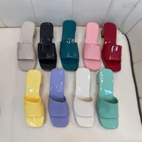 2022 Women Designer Slippers Chunky Rubber Slides Thick Bottom Sandals Bright Leather Heel Sandal Platform Alphabet Lady Slipper