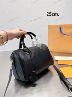 M58953 Женские дизайнерские дизайнерские скорости Bandouliere 25 сумок Travel Tote Sucks Сумки черные тисненные монограммы