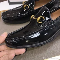 MM 2022 Novo sapato de couro casual masculino Handmade Wingtip Sapatos Oxford Luxo Global Luxurno Madeiro Printado Personalizado Modelos A2