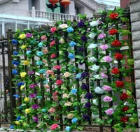 ホームウォールのための新しい青と白の人工的なバラのシルクの花緑の葉のつるの花輪weddinパーティーの装飾2.4m長さJLB15380