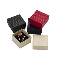5 * 5 * Boîte d'affichage de bijoux 3cm 48pcs Multi-couleurs Black Patotage Sponge Matchn Paper / Boes d'oreilles Boîte d'emballage Boîte cadeau blanc 220510