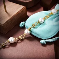 Luxurys Designers Bracelet Women Charme Bracelet Pearls Jóias Moda versátil cravejada com pulseiras de alta qualidade Boutique Gift Jewelrys Good Nice Pretty