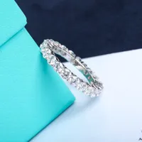 S925 Anneau de bande de charme en argent avec tout grand diamant en couleur platine plaquée pour les femmes bijoux de mariage cadeau a un sac de velet tampon ps4995