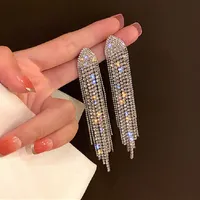 Neues heißes Strasssteinkristall lang Langquasten Dangle Ohrringe für Frauen Mädchen Luxus Braut Drop Ohrringe Party Hochzeit Schmuck Geschenke
