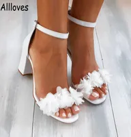 Fleurs blanches femmes pompes chaussures de mariage été élégante la cheville boucle dames sandale mode orteil ouvert