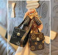 مصمم الأزياء AirPods Case Case Chiefseals Pu Leather Rings Chains Jewelry Brown Flower Pendant Bag Bagcm