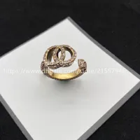 Ringkloof uitgehold en diamant ingelegd met oude mode messing multi-layer parel ring net