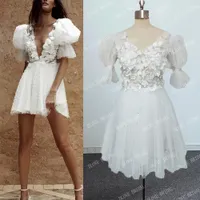 Nyaste 3D-florala applikationer 2022 Fairy Bridal Wedding Dress Sexig Deep V Neck Backless Short Bell Sleeve Party Gowns