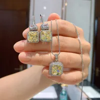 Pendant Necklaces Luxury Delicate Large Yellow Square Zircon Dangle Earring For Women Elegant Glamour Party Clothing Accessories Jewelry Gif