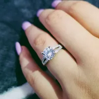 女性のための堅実な925のスターリングシルバーリングの結婚式の婚約の指輪2色のフィンガージュエリー