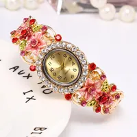Relojes de pulsera 5pcs Pulsera de lujo Relojes para mujer Vestido de cuarzo Reloj de pulsera de cuarzo Flor de la flor Mayores Relogio Feminino