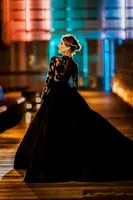 Ny vintage gotisk stil svart bröllopsklänningar långärmad hög nacke spets tulle taffeta a-line sopa tåg brudklänningar skräddarsydda