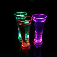 Kubki owocowe Cups Okulary Wody Indukcyjne Kubek LED Light Luminous Cup Bar Dostaw Prezenty Kreatywne 6 4JC KK