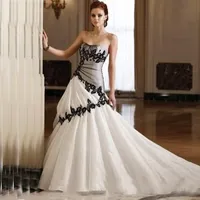 Pays Vintage gothique robe de mariée sans bretelles décolleté en cœur doux noir et blanc robes de mariée appliques corset dos train