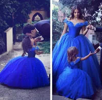 Inspirado por Cinderela 2017 novo azul fora do ombro uma linha Flower Girl 'vestidos de cristais de tule vestidos de festa de casamento das meninas