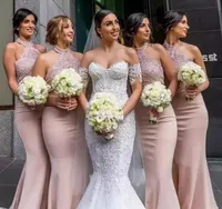 2018 erröten Meerjungfrau Brautjungfer Kleider mit Halfter Halsausschnitt Ärmellose Bodenlänge Perlen Appliques Trompete Rosa Prom Party Kleid