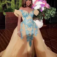 2016 Fouad Sakis Gold Avondjurken met Overskirt Off Shoulder Juliet Korte Mouwen Blauw Borduurwerk Dubai Celebrity Jurken MNM Couture