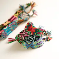 Handgemachte gewebte Seil Schnur Hippie Boho Regenbogen Seide Macrame Stickerei Baumwolle Freundschaft Armbänder für Frauen und Männer