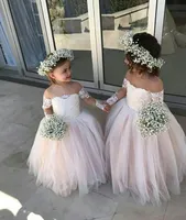 2022 Romantic Off the shoulder Flower Girls Dresses For Wedding Bride Illusion Long Lace Sleeves Tulle Champagne Designer Kids Dresses