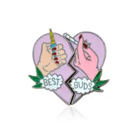 Moda Best Buds Broche Pins Button Enamel Roto Heart Charm Broches Fit Denim Chaqueta Cuello Insignia para Mujeres BBF Joyas de amistad