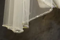 Neue echte Bilder Weiße Elfenbein Champagner Hochzeitsschleier Fingerspitzenlänge Perlenkante Bridal Veil Pearls Eine Schicht 026