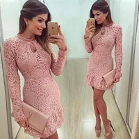 2016 Recién llegado Vestidos de cóctel con cuello de cerradura Mini Vestidos de fiesta de manga larga con cuentas de encaje rosa corto corto