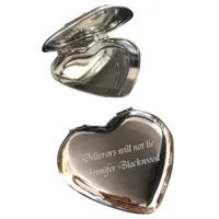 50 Stks Gepersonaliseerde Huwelijksgeschenk Souvenirs, Hart Make Up Mirror Gunst, aangepaste engagementfeestgeschenken met tas, afdruknaam Datum
