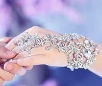 I lager Sparking Smycken Fingerless Crystal Flower Bröllop Handkedja Kvinnor Dansar Armband Bangles Smycken Glove Bröllop Tillbehör