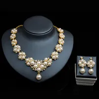 Luksusowa biżuteria dla nowożeńców Pearl Naszyjnik Kolczyk Akcesoria Zestawy Kształt Kwiatu Z Kryształowym Naszyjnik Biżuteria Wedding Jewelry Biżuteria Gorąca Sprzedaż