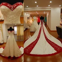 2019 Real Images Cathedral Tåg Bröllopsklänningar Röd och Vit Stropplös En Linje Broderi Beaded Lace Up Plus Size Custom Bridal Gowns