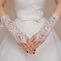Goedkope korte kant bruid bruids handschoenen bruiloft handschoenen kralen kristallen bruiloft accessoires kant handschoenen voor bruiden vingerloze onder de ellebooglengte